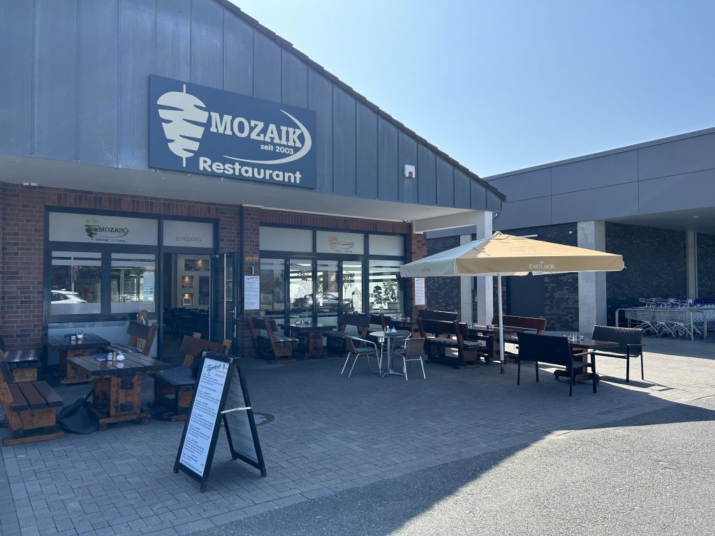 Hauptraum mit Sitzplätzen im Mozaik Heide